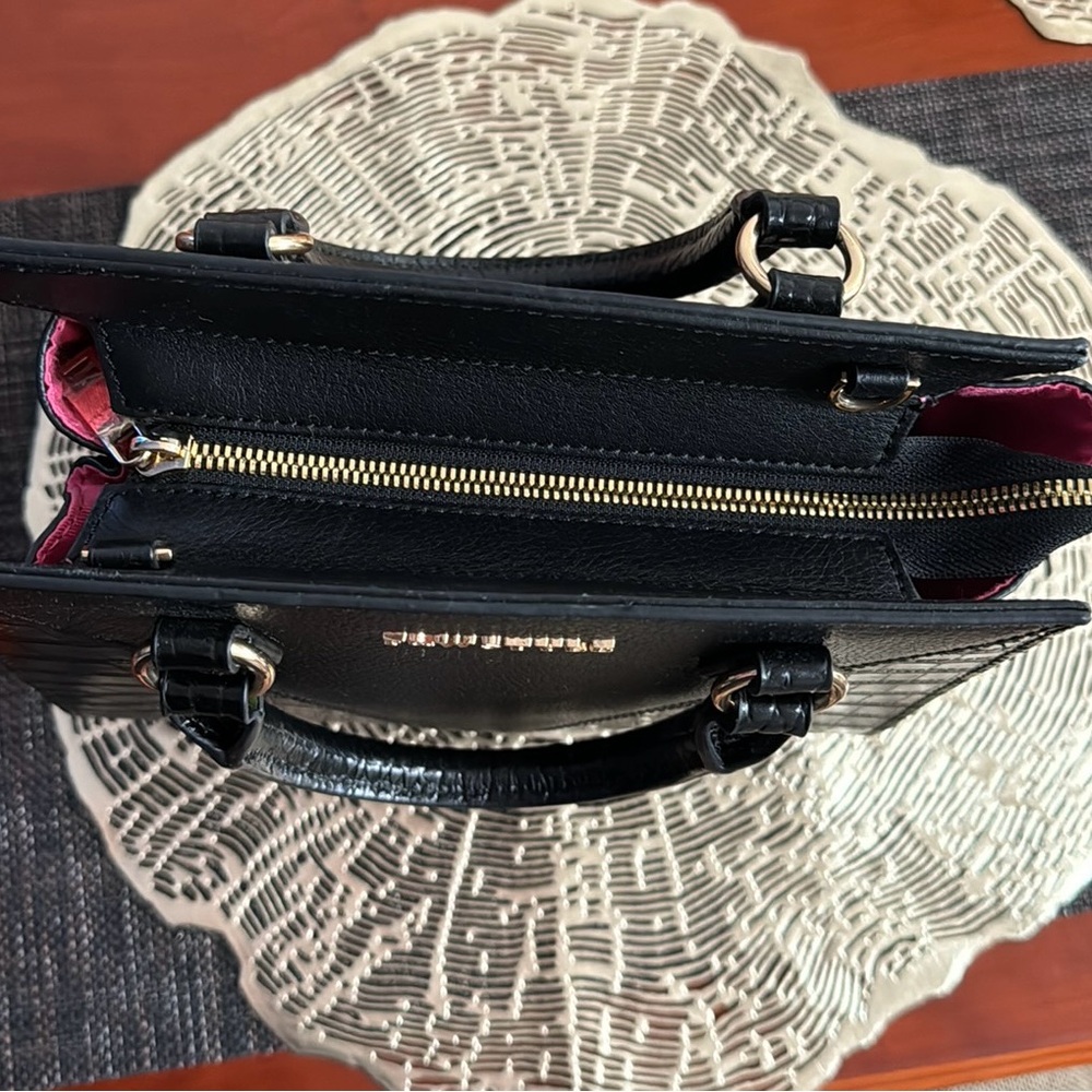 F&W STYLE | Small Croc Embossed Black Leather Handbag - Picture 5 of 11